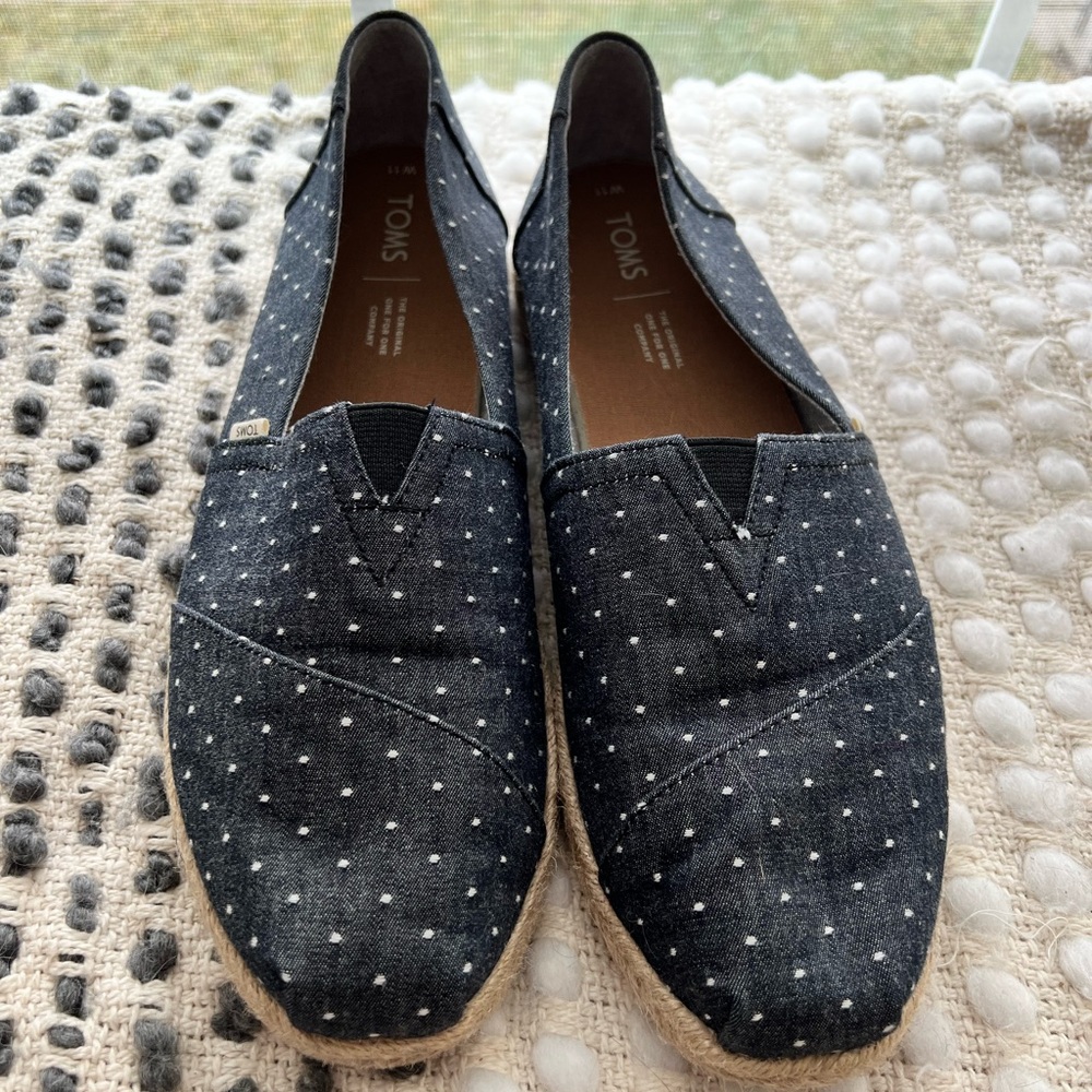 TOMS Denim Polka Dot Size 11W NWOT